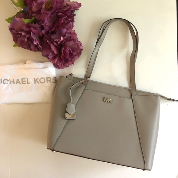 Micheal Kors Maddie Medium Crossgrain Leather Tote - Picture 8 of 8